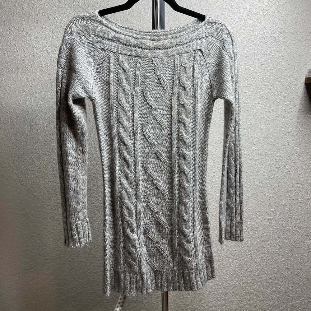 Gray long fitted sweater 🌧